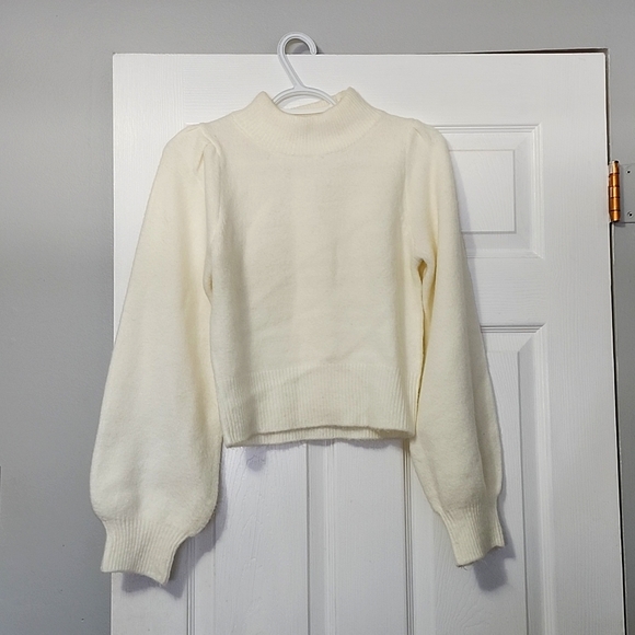 Cream colored, cropped Lulus sweater in size S - Picture 1 of 3